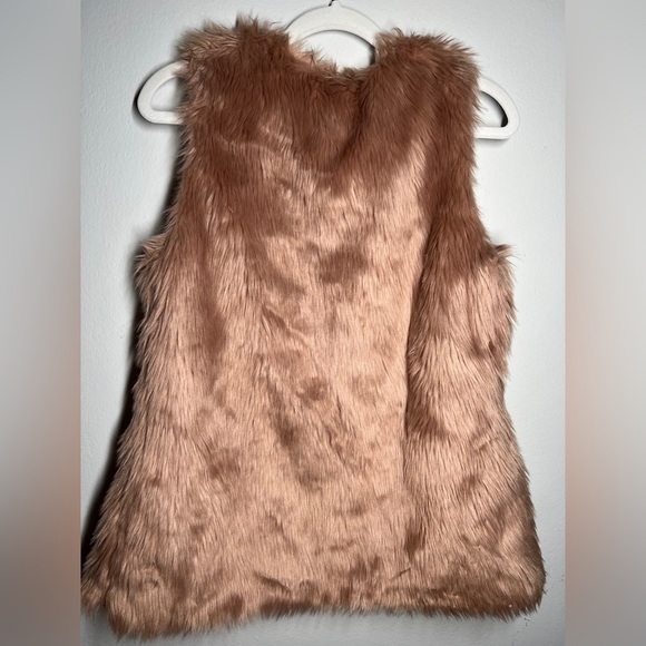 2 brand new fur jackets ! One fur vest & one long sleeve ! - Picture 7 of 9